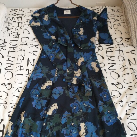 Dress - Picture 9 of 12